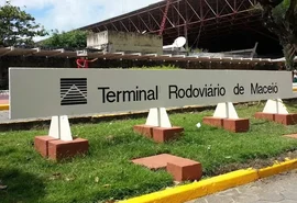 PM apreende quatro máquinas caça-níqueis em terminal no Feitosa
