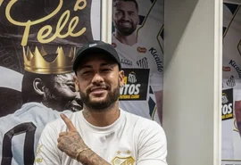 Cetro de Pelé é vendido por R$ 1,2 milhão em leilão de Neymar