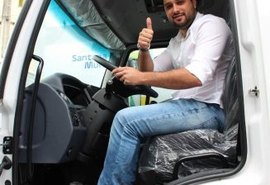 Prefeito entrega novos veículos e reforça a frota do município