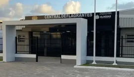 PM prende homem por ameaçar mãe e irmão com facas na Barra de Santo Antônio