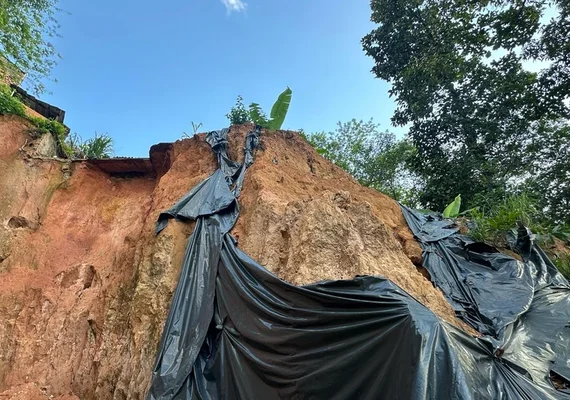 Justiça dá 10 dias para Prefeitura de Maceió conter cratera no Benedito Bentes