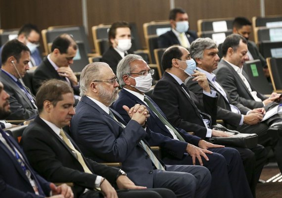 TCU aprova contas do governo federal de 2021 com ressalvas