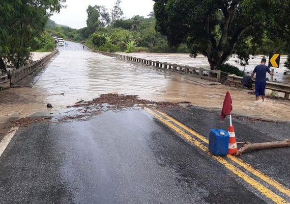 Força-tarefa atua nas cidades baianas afetadas pelas chuvas