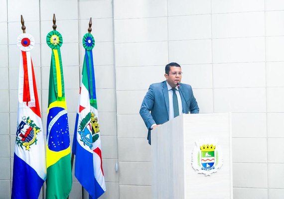 Allan Pierre cobra fiscalização de empresas de aterro sanitário em Maceió