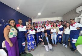 Alunos de Maceió escolhidos para viagem a Londres ganham curso de inglês