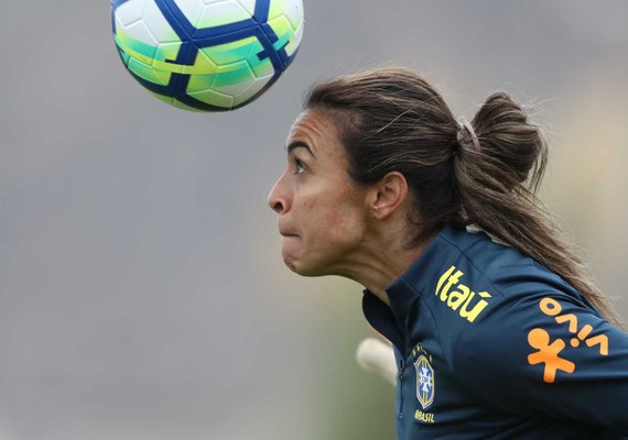 Após faturar prêmio da Fifa, Marta é finalista ao Bola de Ouro