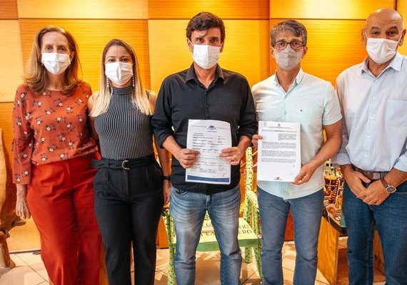 Sedetur e Associação de Hoteis assinam termo para promoção e retomada do turismo em AL