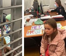 VÍDEO: Crianças que protestavam com flores contra a guerra são presas na Rússia