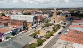 Vídeo mostra abuso de crianças em plena luz do dia no Sertão de Alagoas; suspeito continua foragido