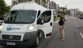 Operação combate transporte clandestino e reforça segurança na orla de Maceió