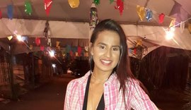 Doença rara deixa jovem cega e mãe pede apoio para pagar cirurgia