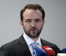 Durigan defende taxação de ultrarricos e destaca potencial do Brasil em viagem