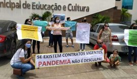 Professores aprovados em concurso realizam protesto e cobram nomeação