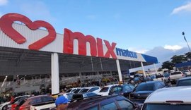 Duas mulheres são presas após furto de fardos de café em supermercado