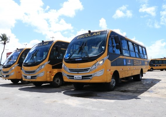 Justiça determina que Arapiraca volte a fornecer transporte gratuito aos estudantes