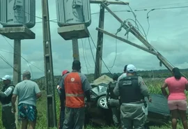 Motorista morre após colidir veículo com poste de alta tensão na AL-101 Sul