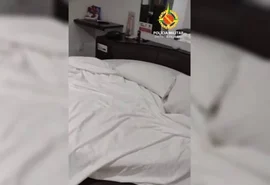 Criança de 7 anos é flagrada dentro de quarto de motel com mãe e outras pessoas