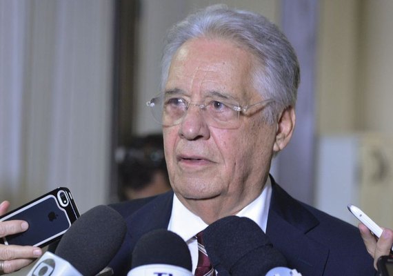 Ex-presidente FHC fratura o fêmur e é internado em São Paulo