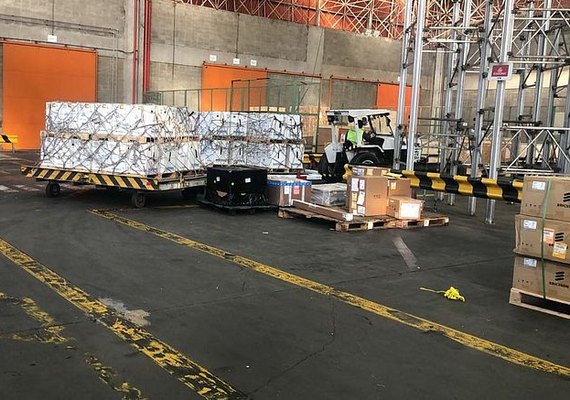 Alagoas recebe 90 mil doses de imunizantes contra Covid-19 neste sábado (2)