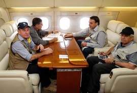 Bolsonaro sobrevoa local da tragédia em Brumadinho