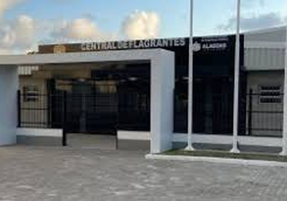 Trio é preso com celulares e arma em Rio Largo