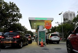 Preço médio da gasolina cai 1,35% nesta quarta; diesel está R$ 2,0316