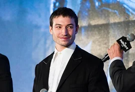 Ator de The Flash acredita que é o novo Jesus e que pode causar o apocalipse; entenda