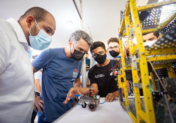 Escolas integrais preparam estudantes para um futuro de novas possibilidades