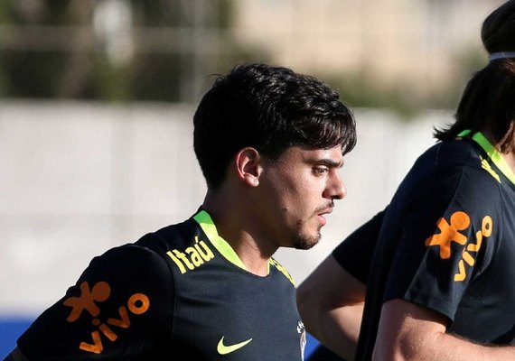 Médico da seleção diz que Fágner está apto para substituir Daniel Alves