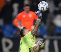 Fábio brilha nos pênaltis e coloca Fluminense nas quartas da Libertadores