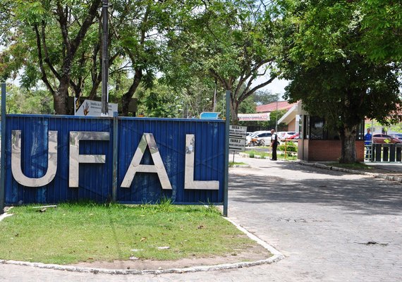 Servidores da Ufal aderem a paralisação nacional por 48hrs