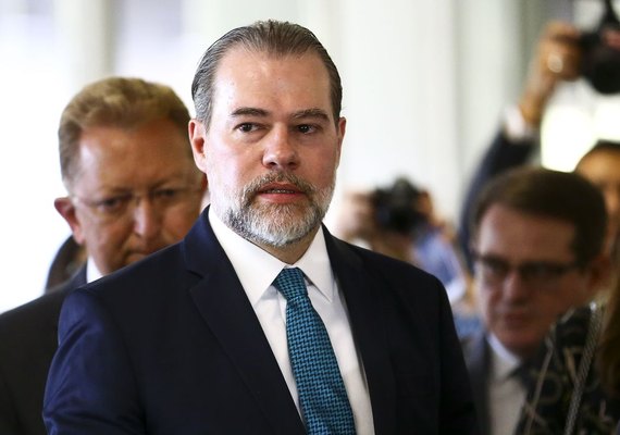 Internado para cirurgia, Toffoli apresenta sintomas de covid-19