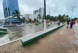 Ação da prefeitura renova estruturas de passeio e lazer da orla marítima de Maceió