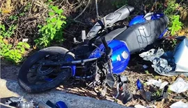 Grave colisão entre moto e carro deixa dois feridos em Coruripe