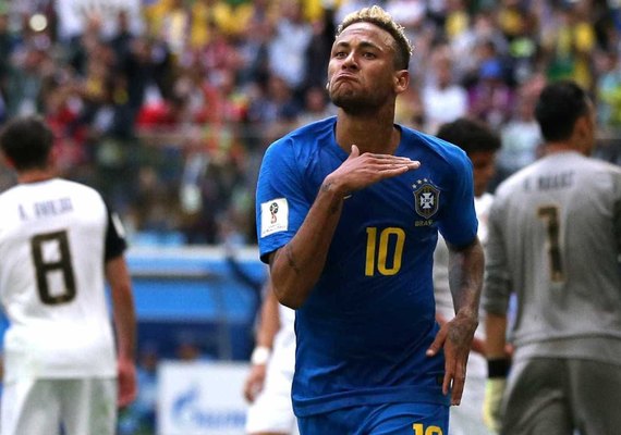 Recado para alguém? Neymar comemora gol com gesto ‘ceifador’