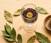 Da romã à canela: veja as simpatias mais populares para atrair dinheiro e amor em 2026