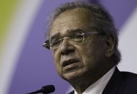 Queda do déficit primário deve-se a controle de gastos, diz ministro