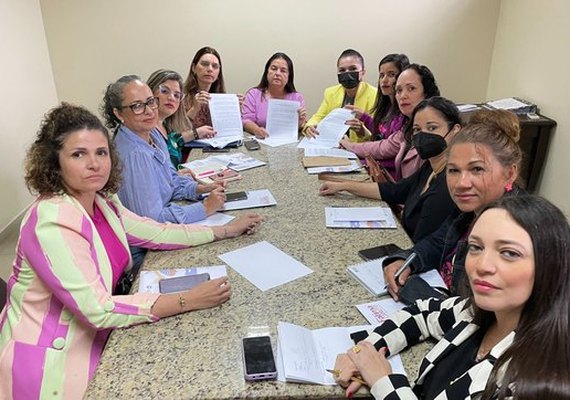 Comissão da Mulher na ALE recebe Carta Pública pelo fim da violência contra as mulheres e apresenta leis aprovadas na Casa