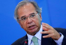 Paulo Guedes anuncia antecipação de 13º de beneficiários do INSS