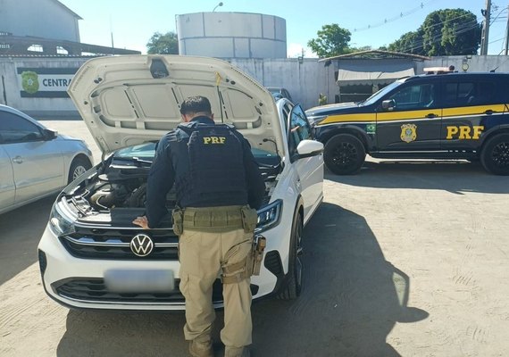 Homem é preso em Maceió com carro furtado em Recife e sinais de adulteração