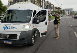 Operação combate transporte clandestino e reforça segurança na orla de Maceió