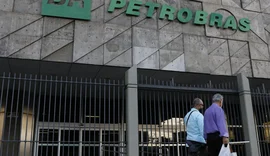Com alívio da guerra, Petrobras reduz preço do querosene de aviação