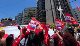 Ato em apoio a Lula reúne aliados políticos na Jatiúca, em Maceió