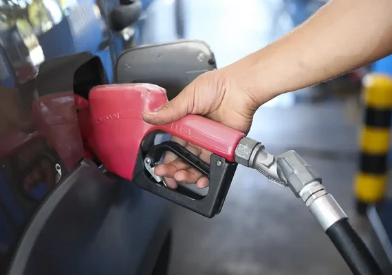 Petrobras anuncia redução de R$ 0,30 no preço do diesel