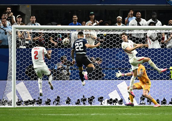 Argentina vira sobre a Inglaterra e garante vaga na final