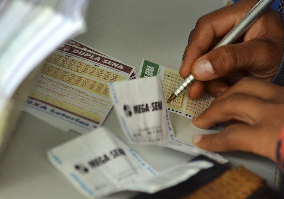Mega-Sena acumula e prêmio chega a R$ 30 milhões; veja os números sorteados