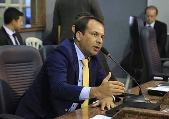 Em vídeo, vereador e secretário de Governo convoca moradores para acampar na porta da Braskem