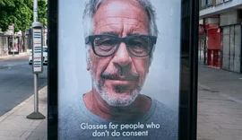 Imagem de Epstein usada em protesto contra óculos de IA da Meta