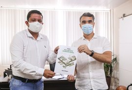 Allan Pierre entrega projeto do polo industrial a Rafael Brito