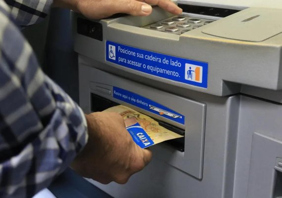 Pagamento dos servidores estaduais injeta mais de R$ 500 milhões na economia de AL